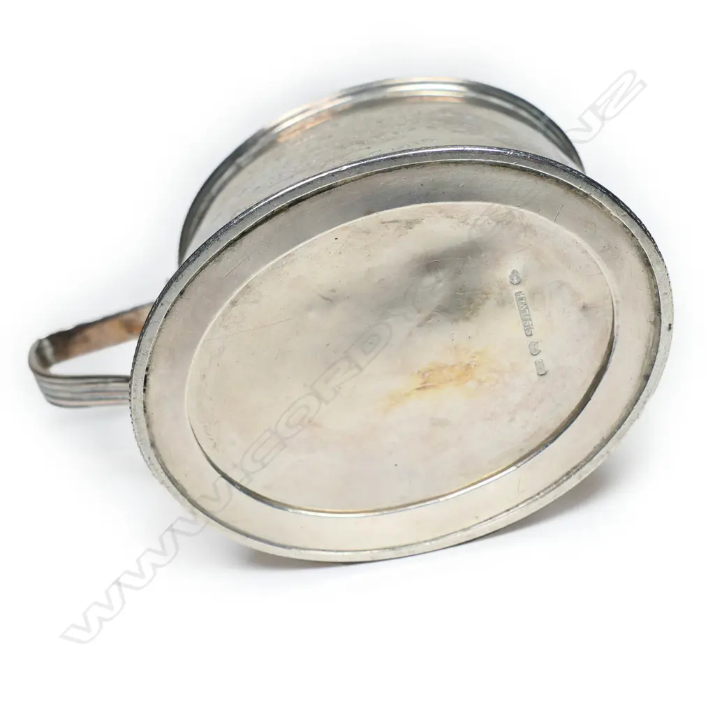 A Victorian silver mustard pot with Frank Grady made silver liner, Image 1++